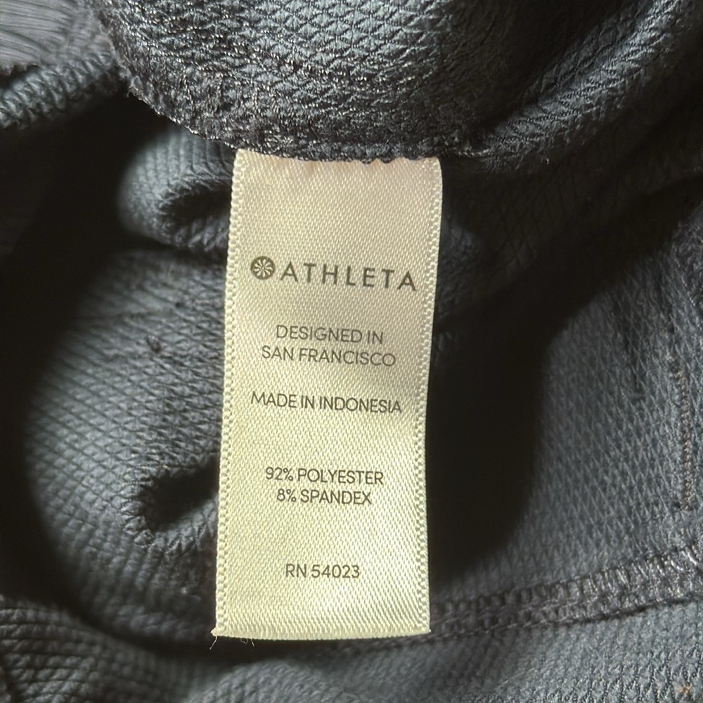 Women’s Athleta navy blue shirt, size 2 - Picture 8 of 10